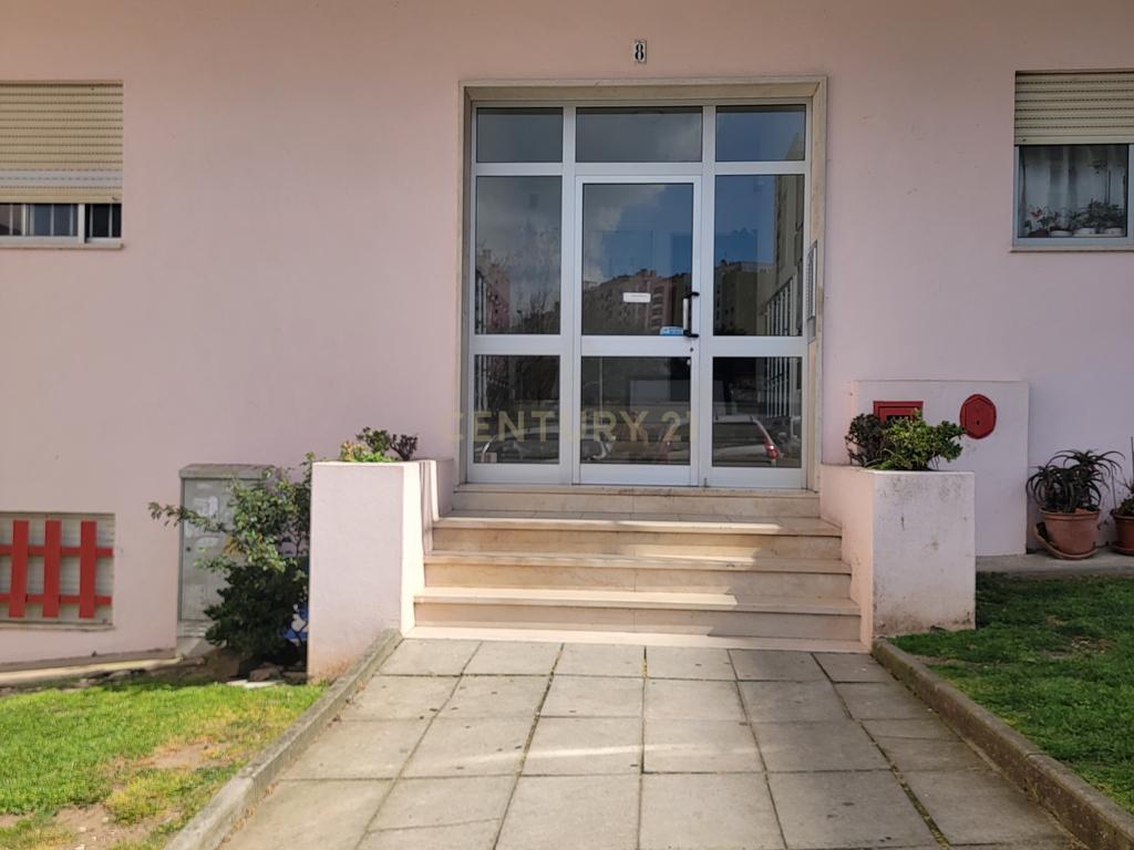 A 15 Minutos de Lisboa e das Praias: Descubra Este T3 com suíte e duas varandas em São Marcos - Image 20