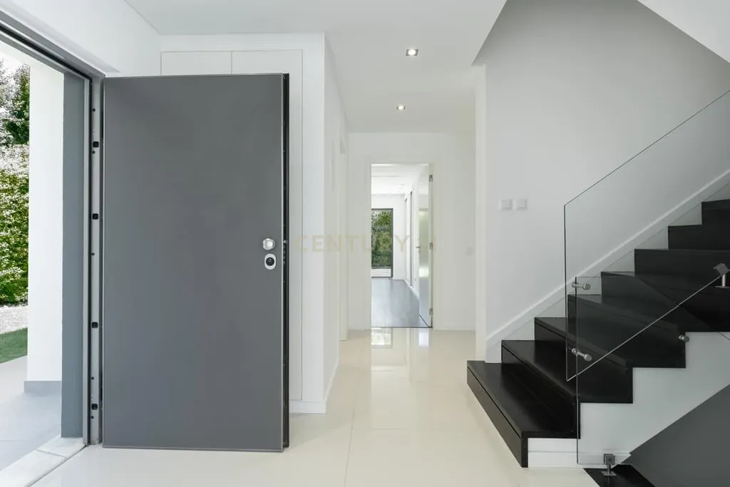 Moradia Independente T5 de Luxo com Piscina e Garagem a 5 minutos do Kings College - Image 22