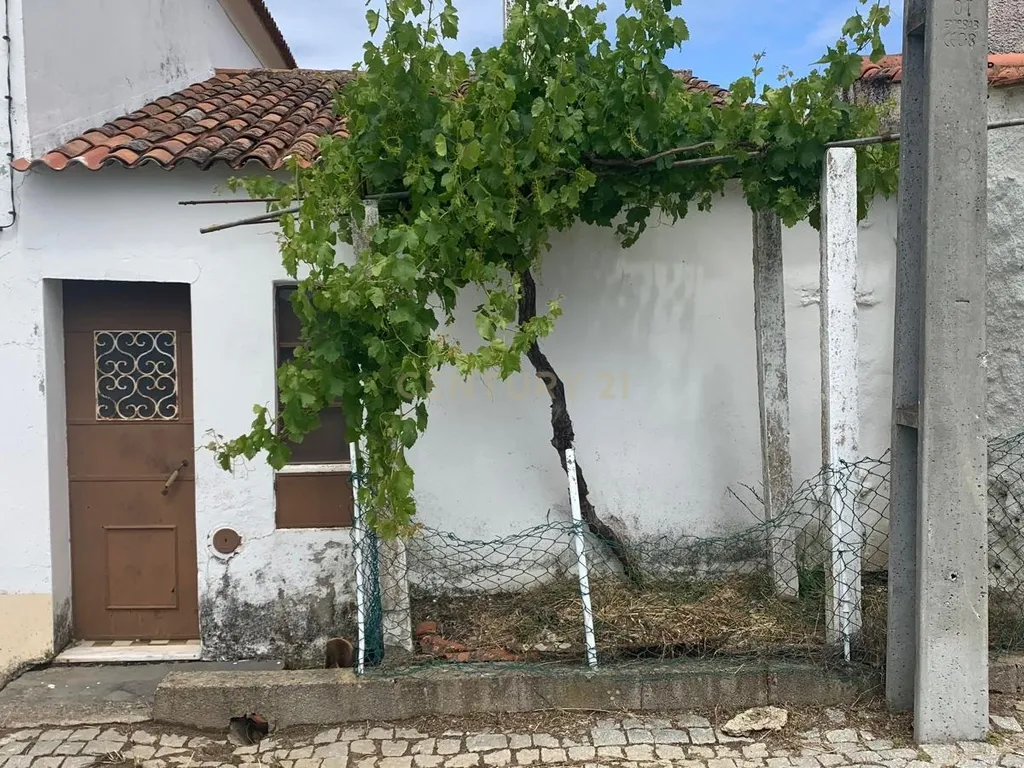 Espaçosa Moradia em Villas Ruivas com Garagem - Image 5