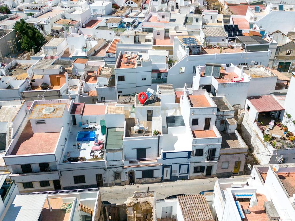 Casa Renovada T3-em Olhão na Baixa , Licença AL, Vista Panorâmica e Piscina - Image 36