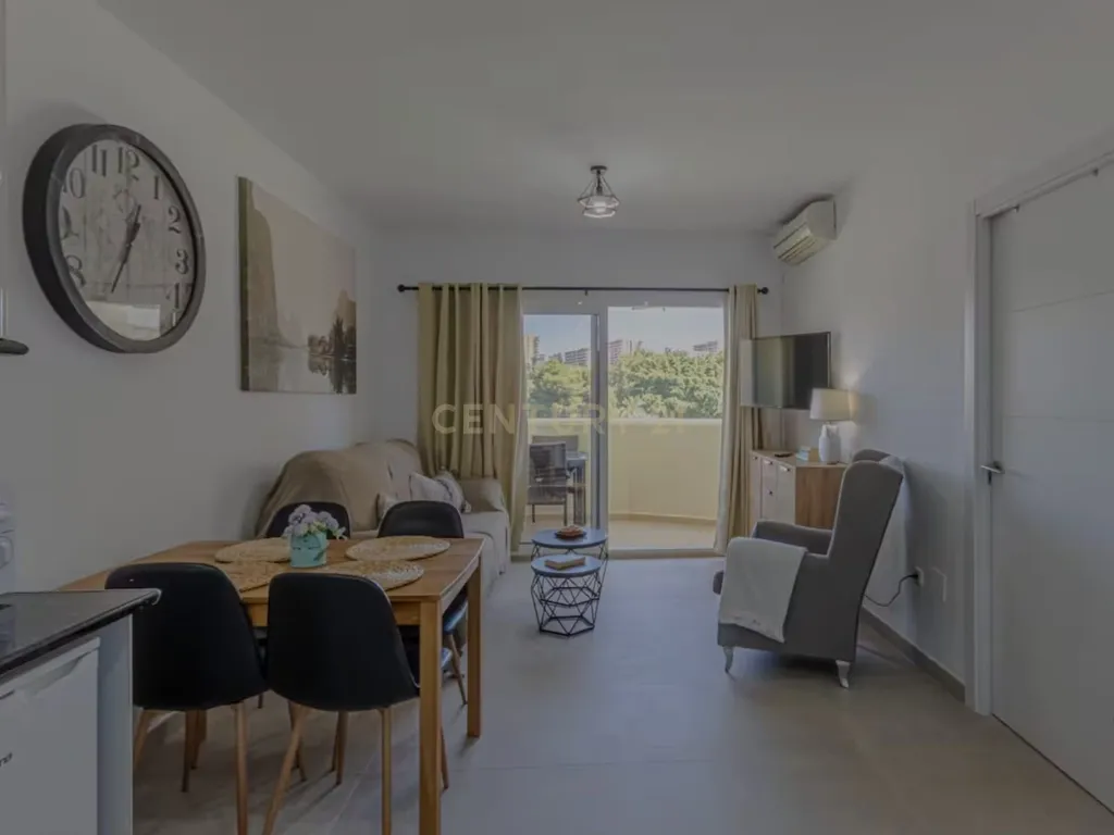 Apartamento T1 em Málaga com Vista e Acesso a Piscina - Image 6