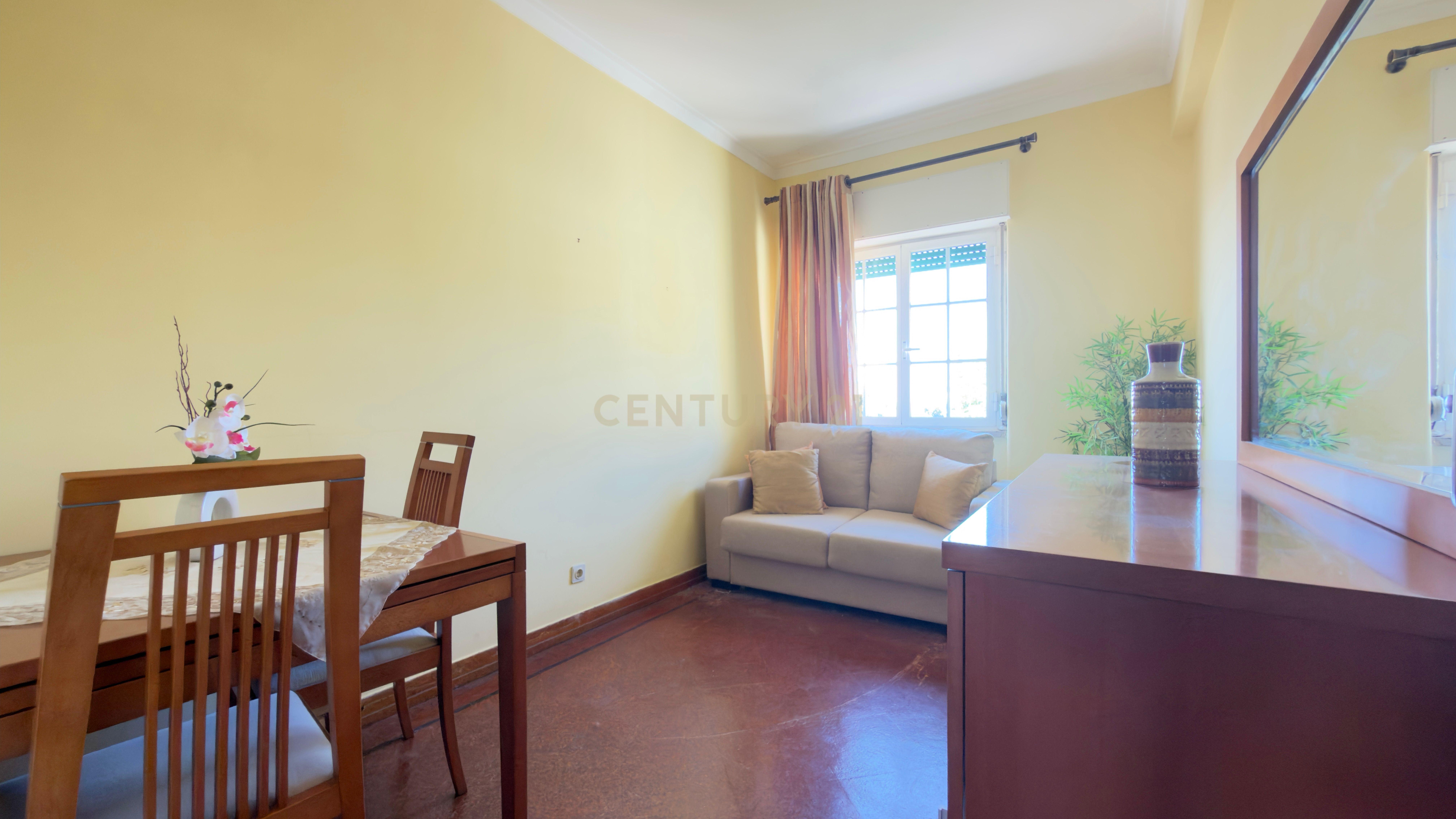 Fotografia 2 de Apartamento T2 para remodelar com vista para o Convento de São Vicente