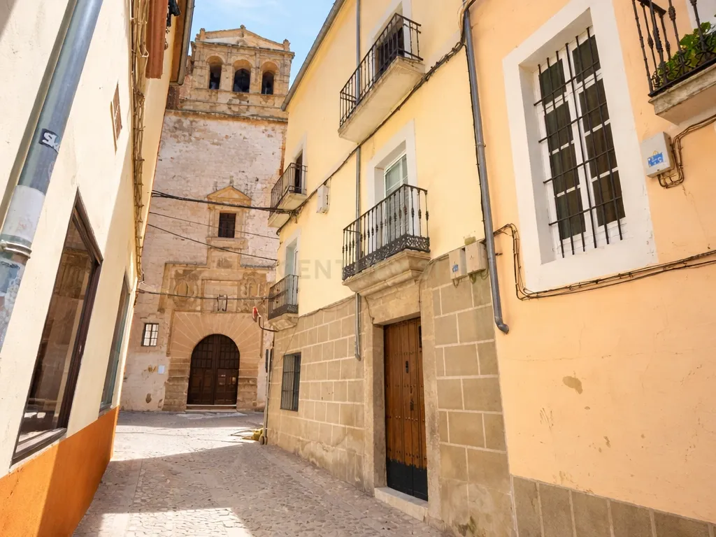 Edifício exclusivo com grande potencial numa das melhores zonas de Trujillo - Image 2