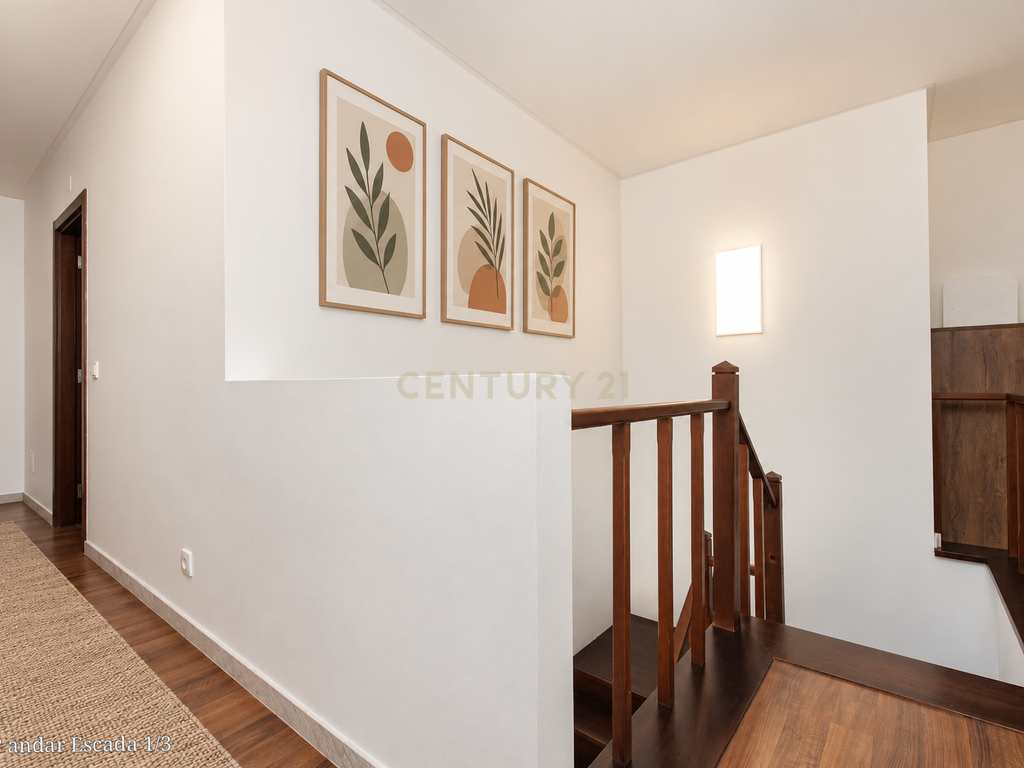 T4 DUPLEX COM 288,50 M², TERRAÇO PRIVATIVO DE 310 M² E ESTACIONAMENTO PARA 7 CARROS — A POUCOS MINUTOS DE LEIRIA - Image 23