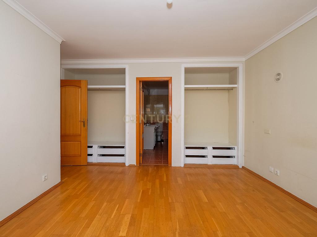 Apartamento T3 luminoso na Parede com varandas, garagem e arrecadação - Image 12