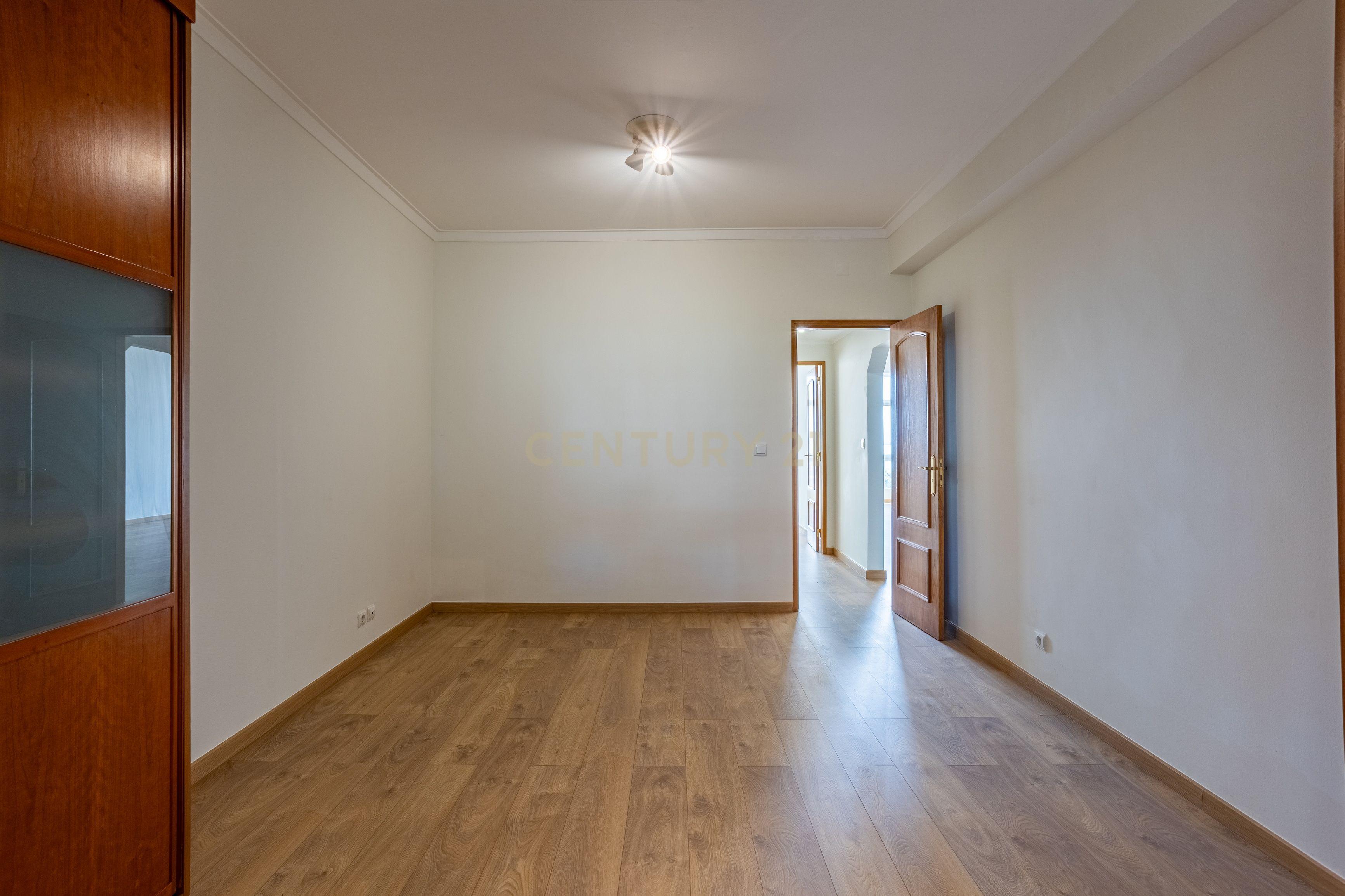 Apartamento T2 para arrendar com Vista Rio - Lisboa - Image 15