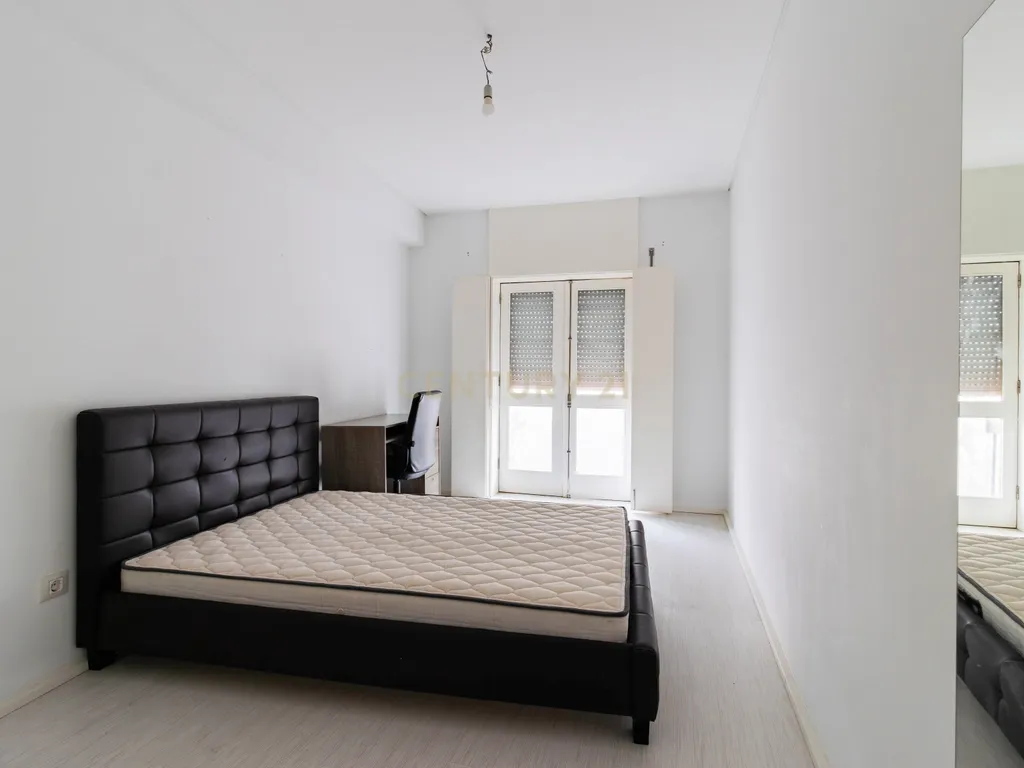 Apartamento T3 na Rua Doutor António José de Almeida 28, Coimbra, Portugal - Image 5