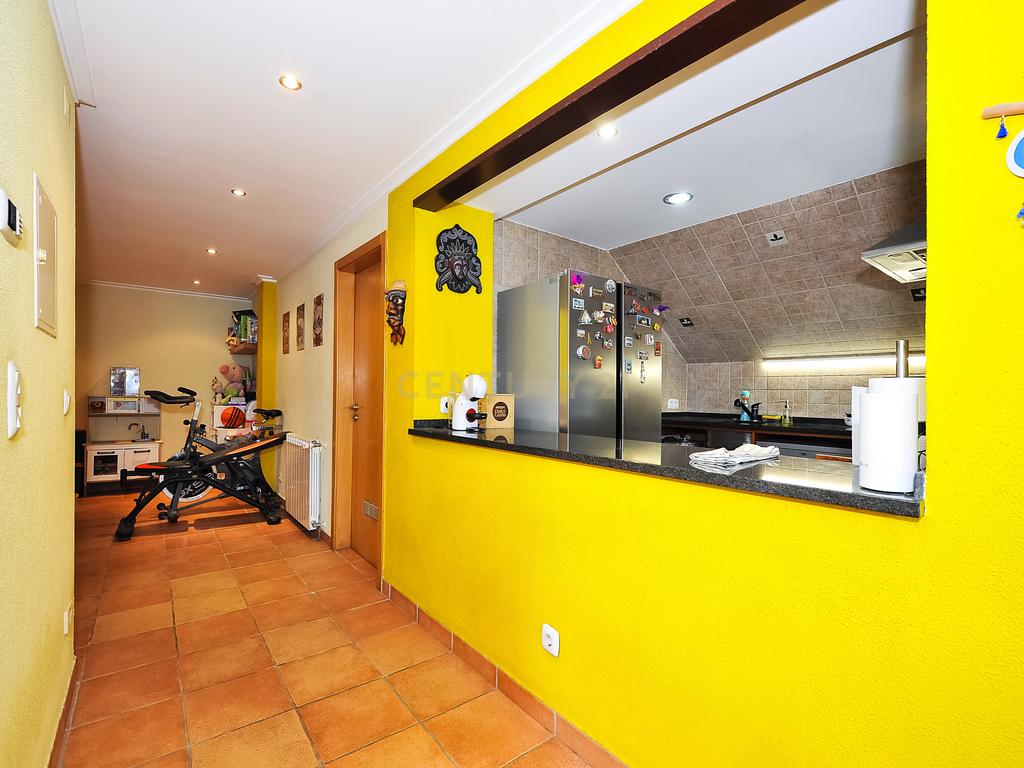 Moradia Isolada T4 Piscina e Cave - Image 42