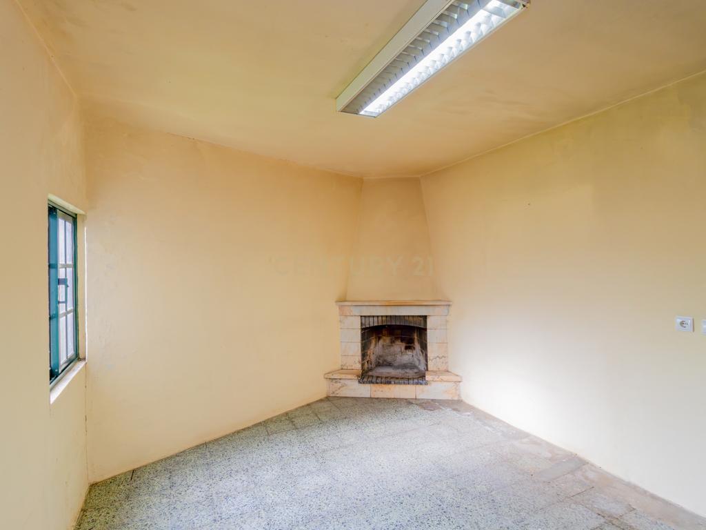 Moradia Isolada T3 em Arrimal, Porto de Mós – Com Terreno, Garagem e Anexos - Image 32