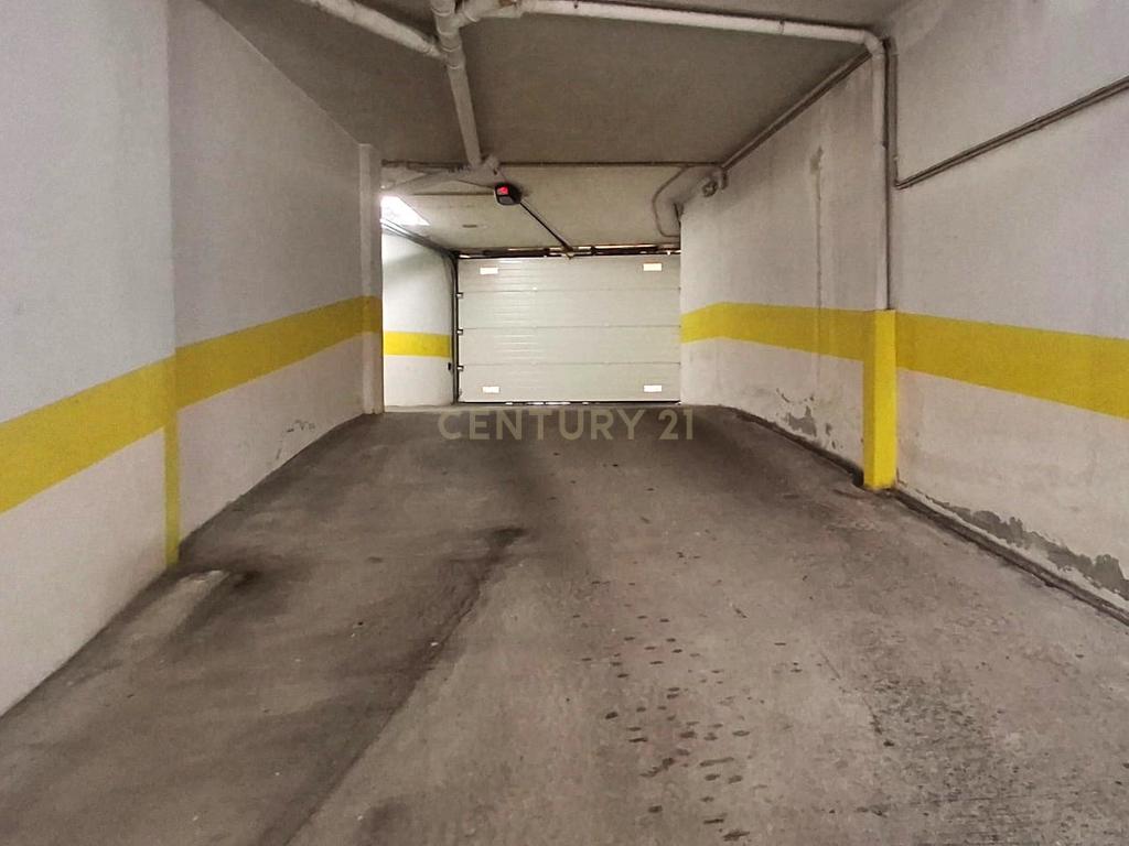 Garagem Fechada à Venda no Centro da Póvoa de Varzim! - Image 1