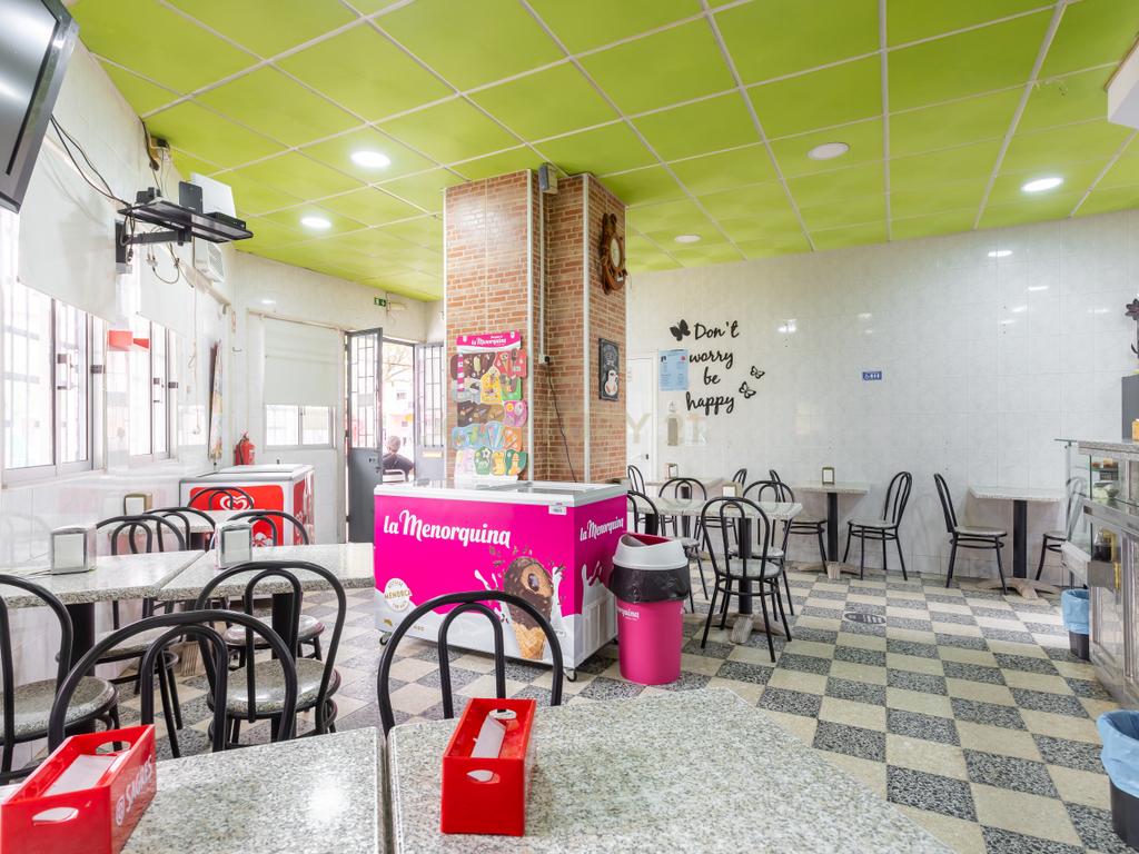 Loja/Café totalmente equipado em Marvila-Bairro dos Lóios - Image 2