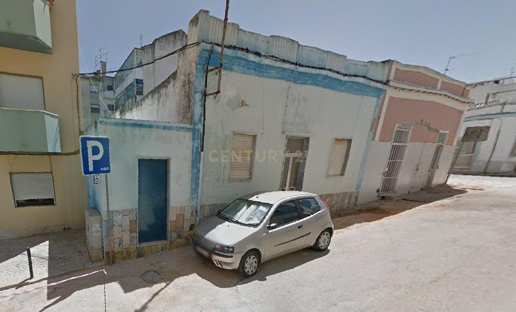 Moradia T4 Térrea com quintal - Image 1