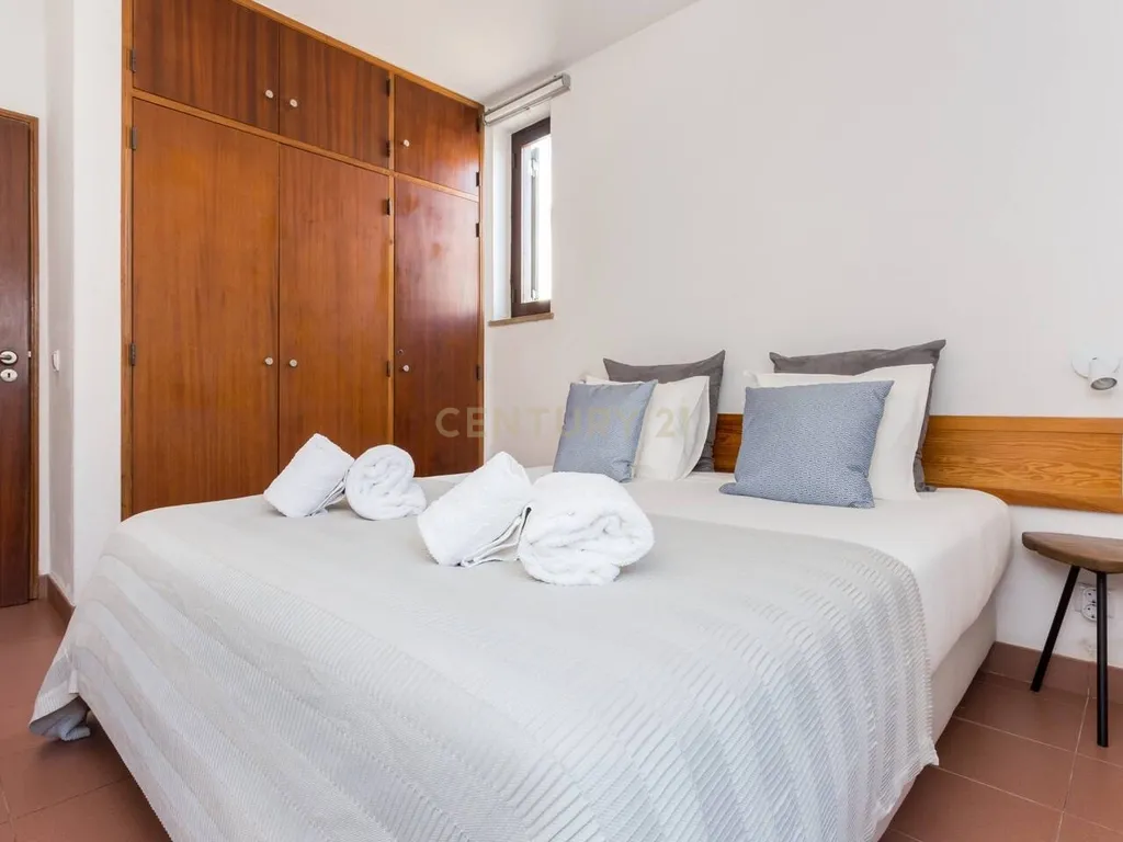 Apartamento T2 na Luz, Lagos com Vista Mar e Jardim - Image 6
