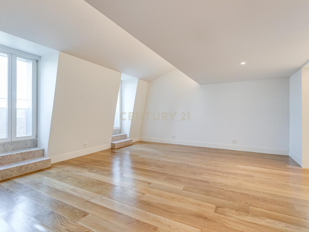 Apartamento T2+1 inserido no emblemático Edifício "Alegria 25". - Image 5