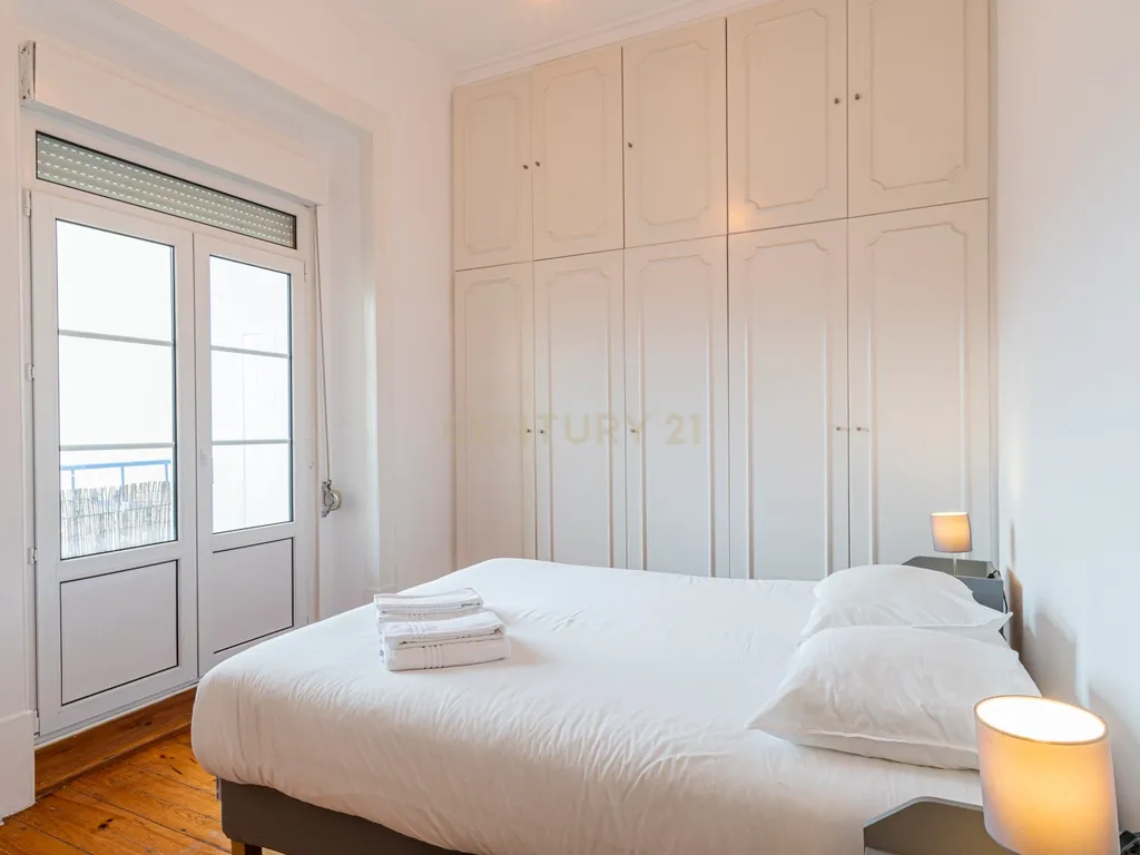 Descubra o Charme da Rua da Bombarda: T3 com Terraço e Vista Deslumbrante! - Image 12