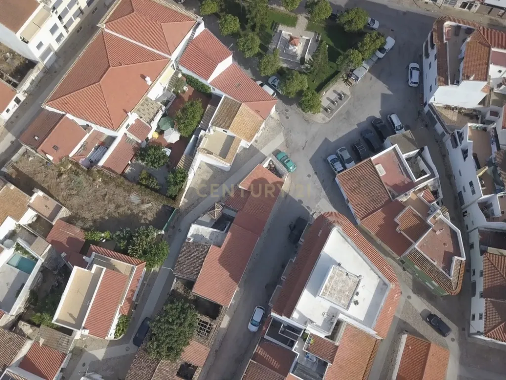 Moradia para reabilitação urbana no centro de Lagoa - Image 8