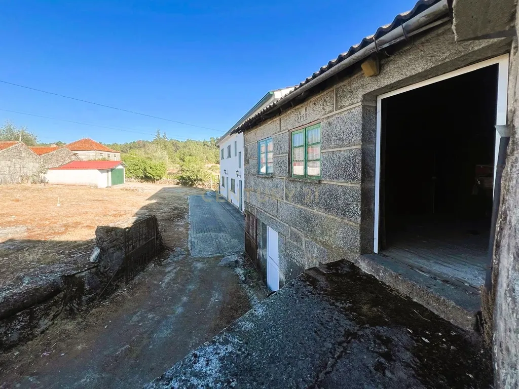 Moradia de granito em Granja do Paiva para reconstrução - Image 3