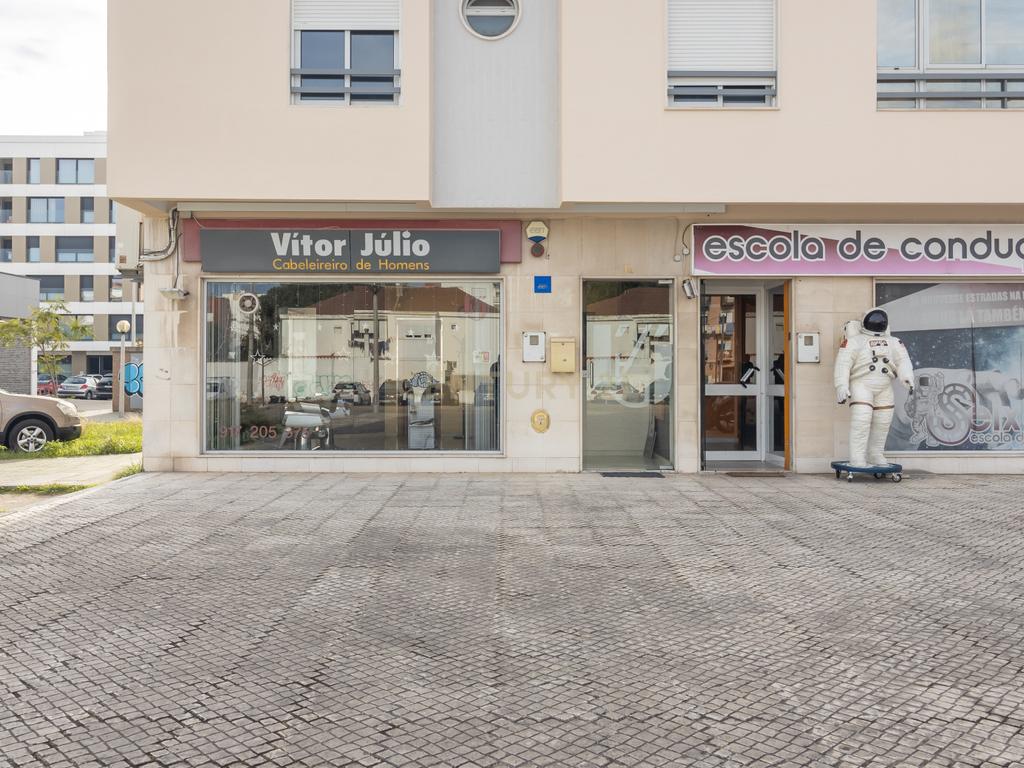 Espaço Comercial localizado no Alto do Seixalinho perto de todo o tipo de comercio e transportes(junto ao Hospital do Barreiro). - Image 26