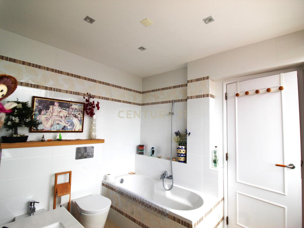 NOVIDADE, T1 top floor em Santa Luzia. - Image 11