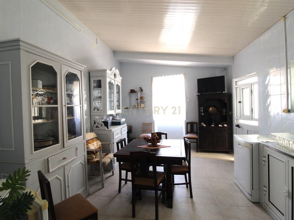 Moradia tradicional, 184 m2, em primeira linha de Santa Luzia. - Image 6