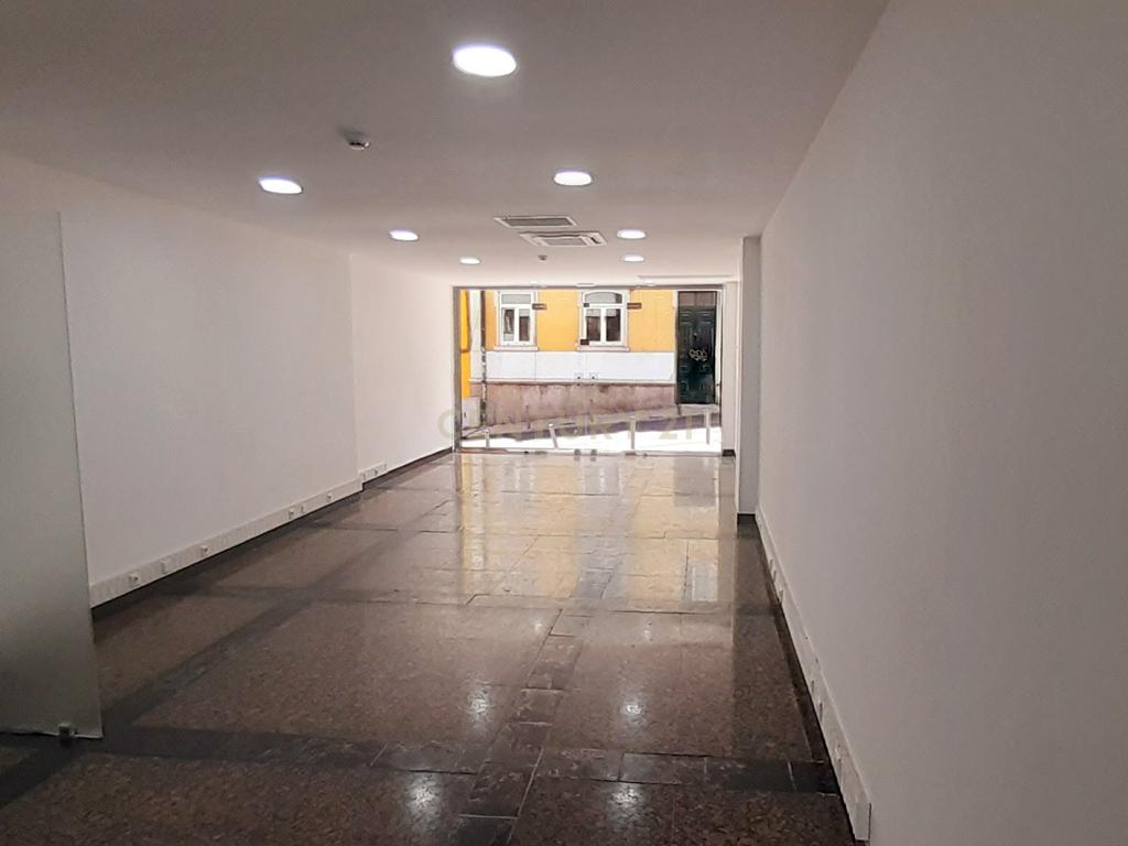 ESCRITÓRIO ou LOJA junto a arroios VENDE - Image 1