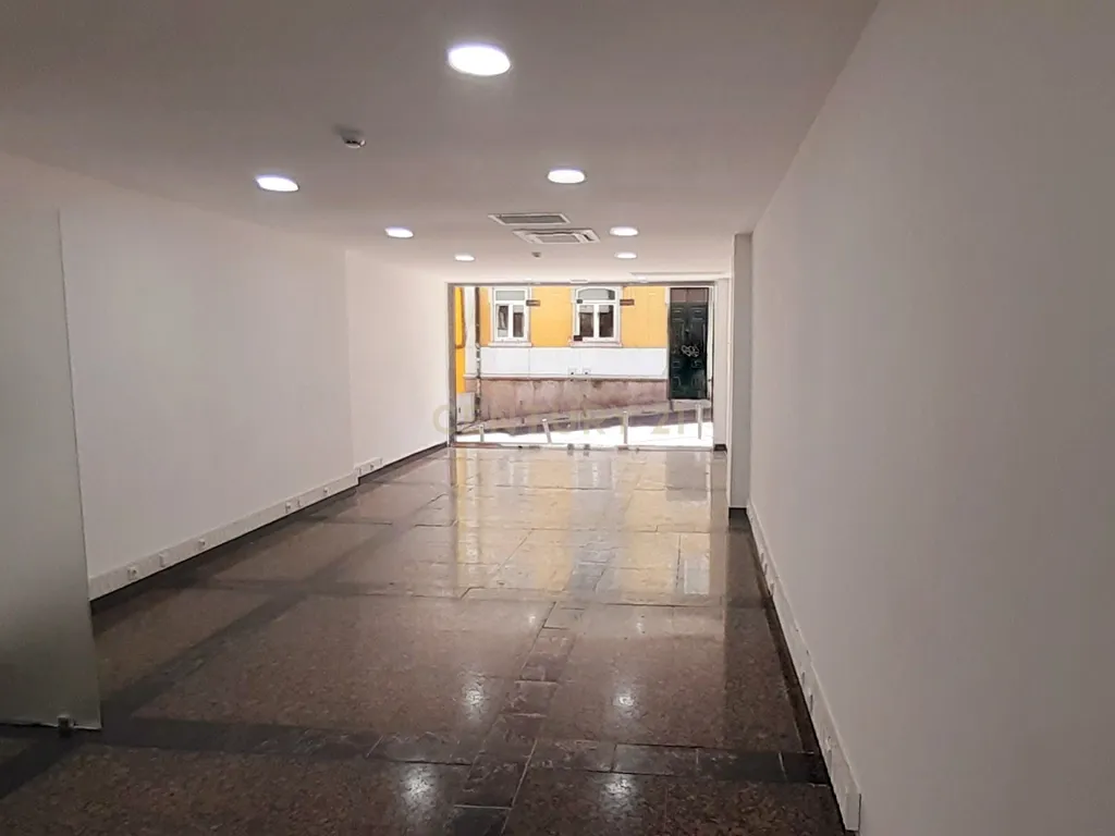 ESCRITÓRIO ou LOJA junto a arroios VENDE - Image 1
