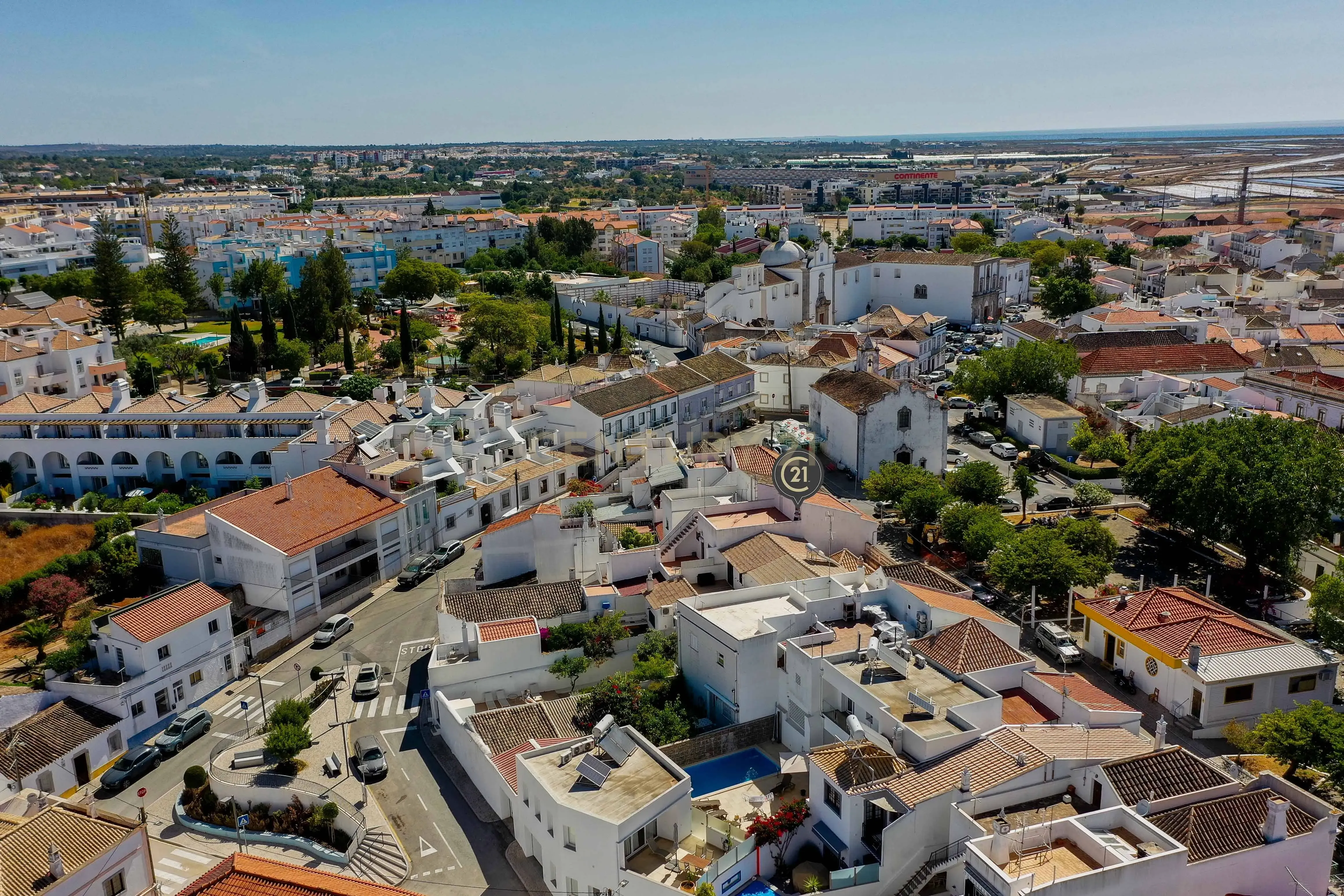 Moradia T3 com Espaço Comercial no Centro de Tavira – Largo de São Brás - Image 1