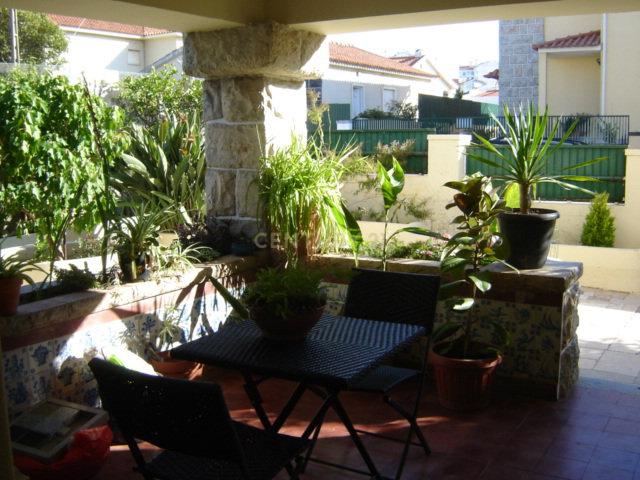 Moradia T4 + Restaurante c/ rentabilidade junto ao Estoril - Image 8