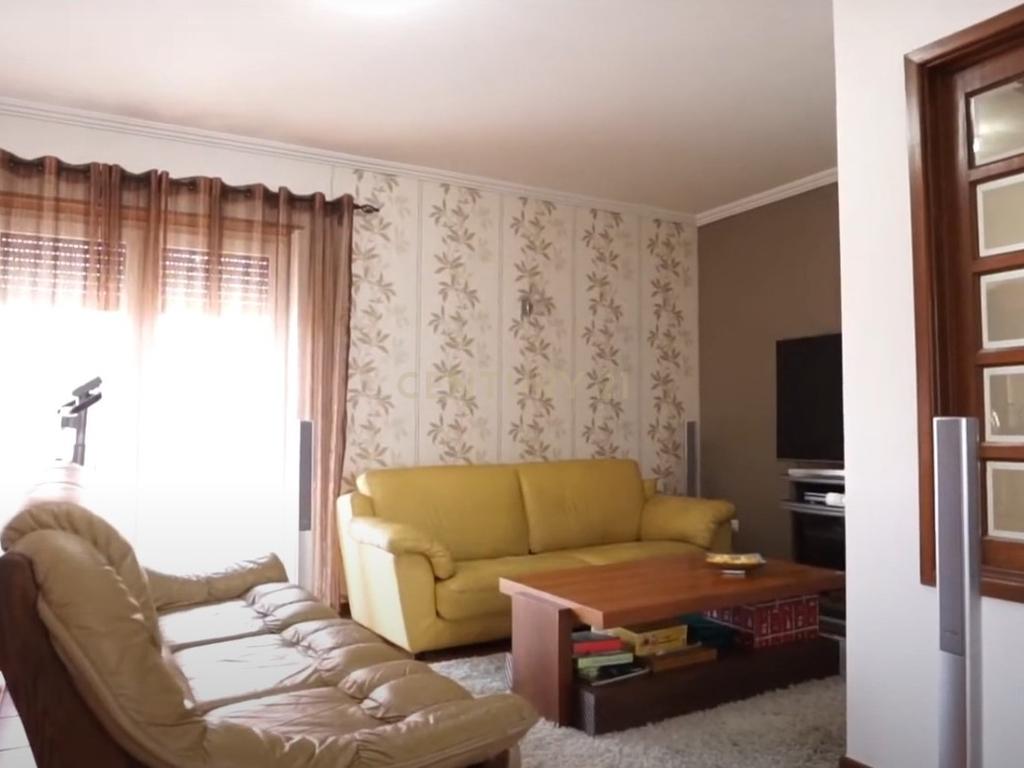 Moradia T4 com piscina - Image 13