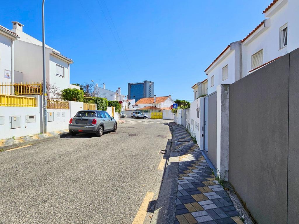 Moradia T4 em Oeiras para arrendar com garagem e terraço - Image 39