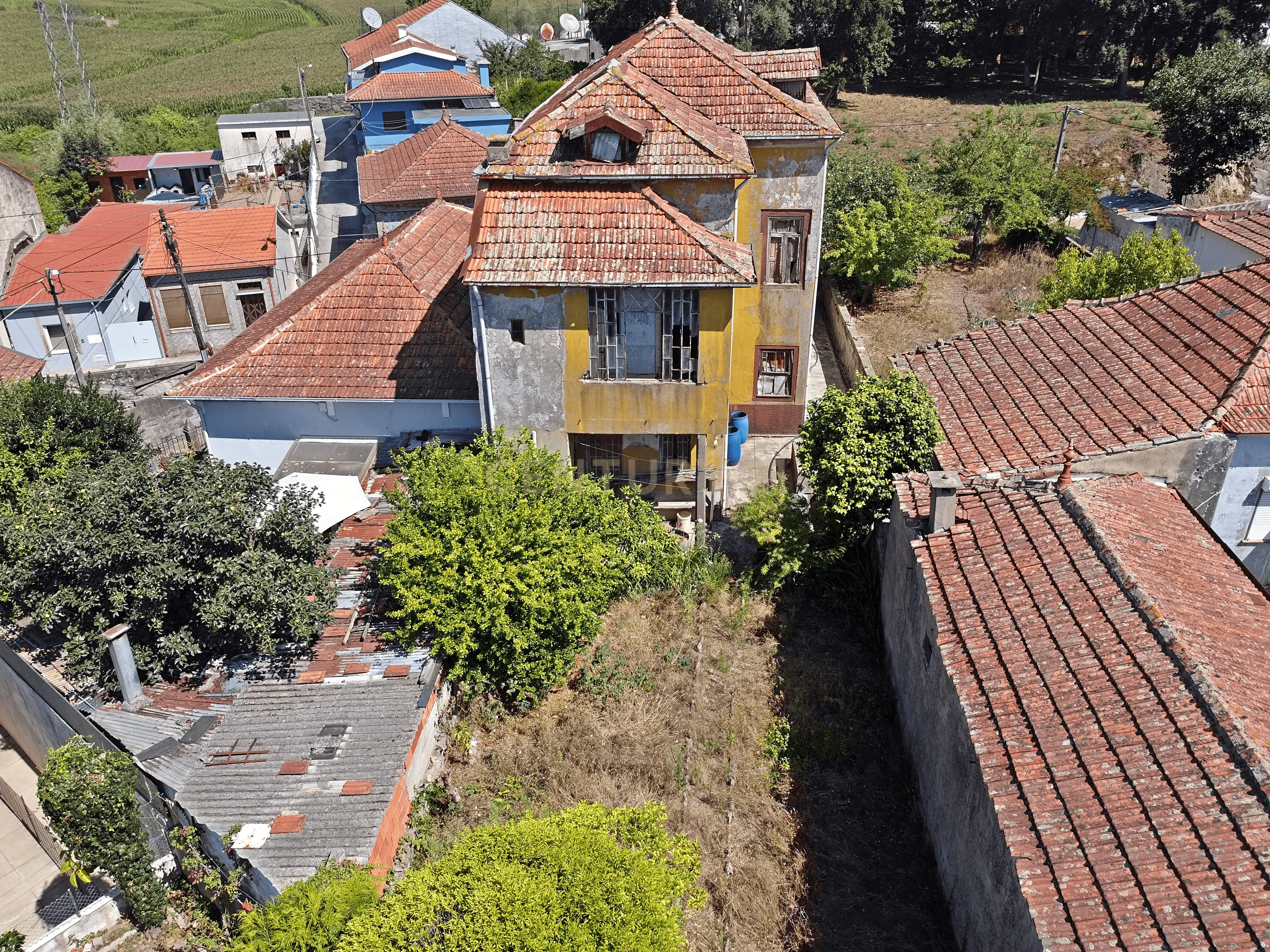 Prédio  ant a 1951 a Venda em Rio Tinto Prédio em propriedade total com Andares ou divisões susceptíveis de utilização Independente  Numero de pisos do artigo: 3 pisos - Image 2