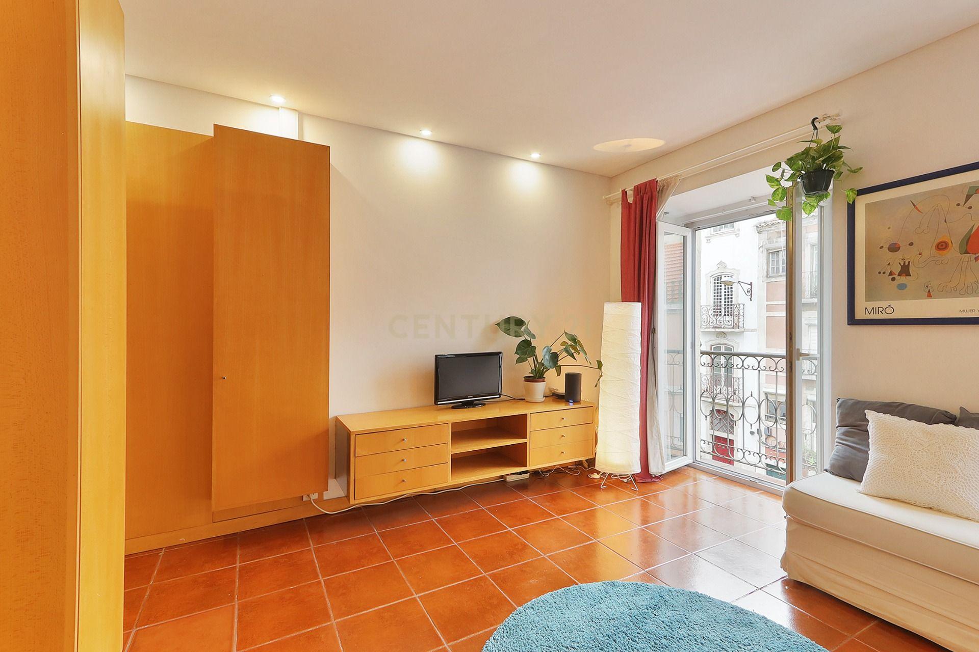 T1+1 Duplex na Rua de São Bento - Image 5