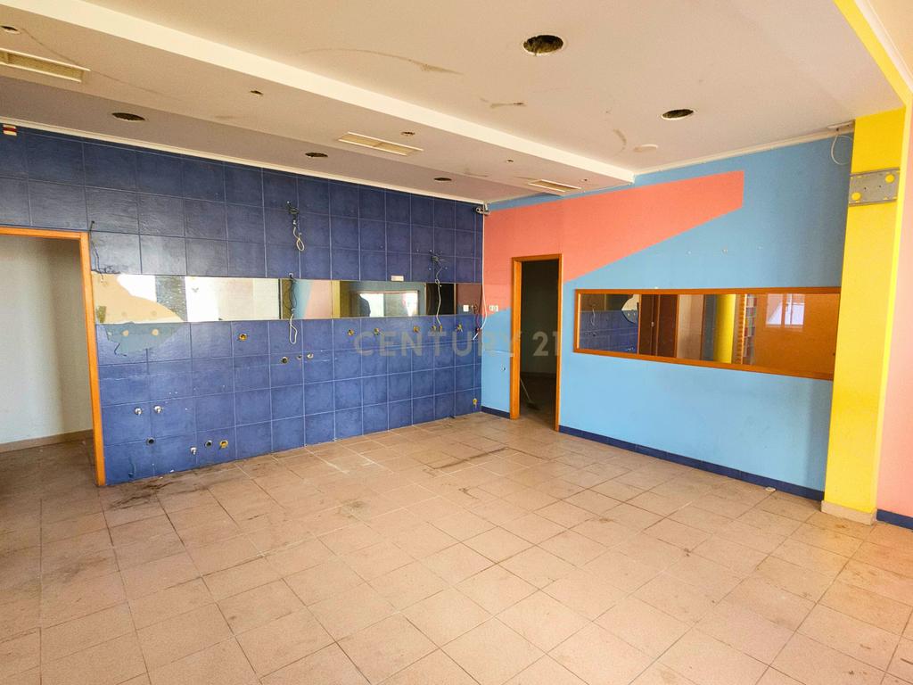 Loja Algés com 330 m2 - Image 28
