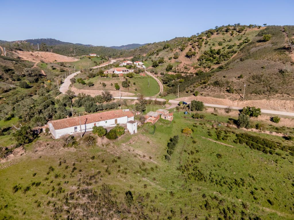 Quinta com moradia para reabilitação, na zona de Messines - Image 3