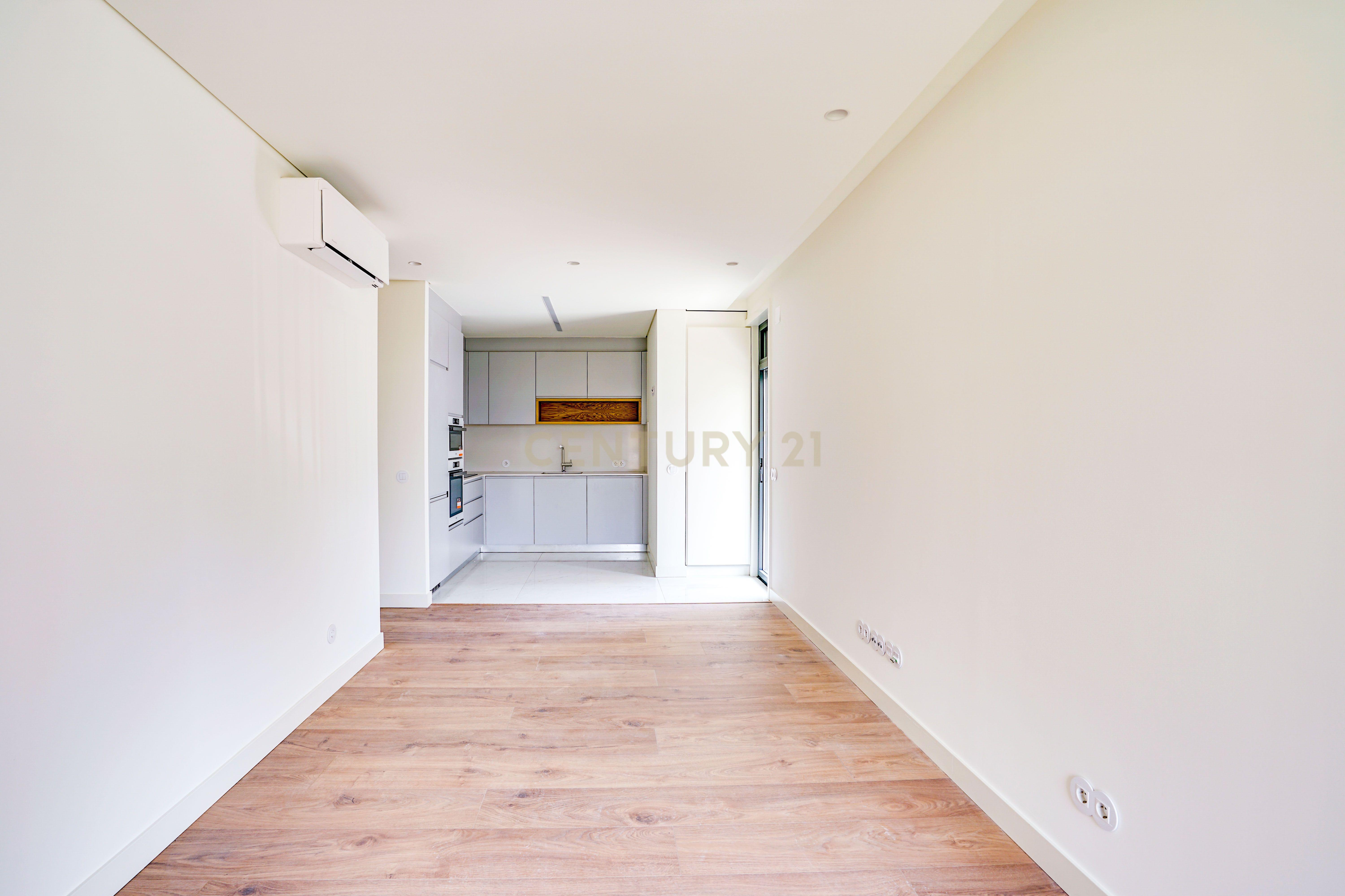 T1, Portela, Loures - Image 4
