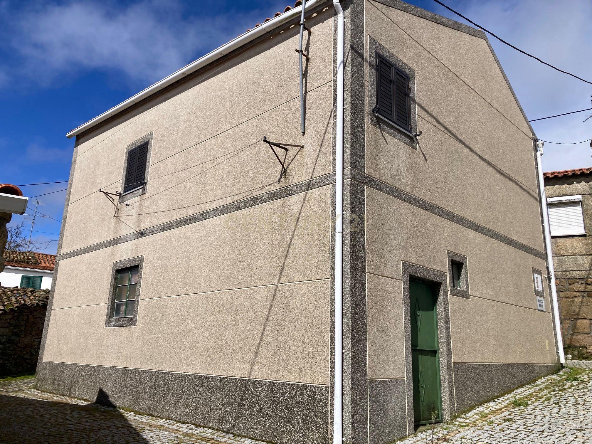 Moradia Isolada T2 em Pinzio - Pinhel - (Guarda) com garagem fechada - Image 1
