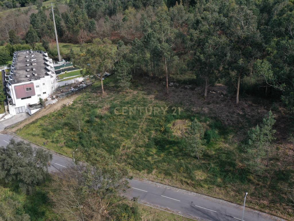 Terreno com viabilidade de construção - Image 1