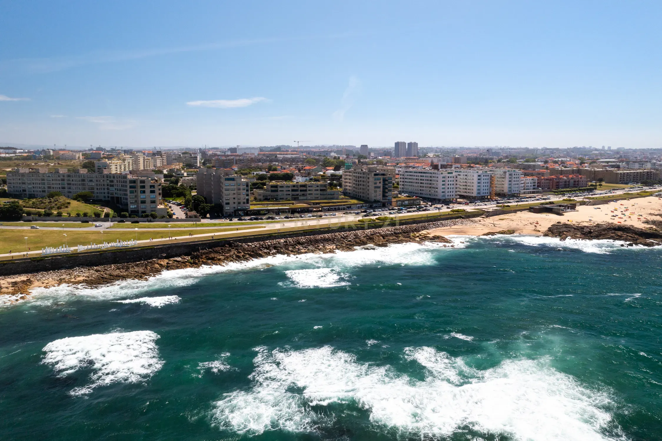 Apartamento T3 com terraço e jardim no Paço da Boa Nova - Image 9