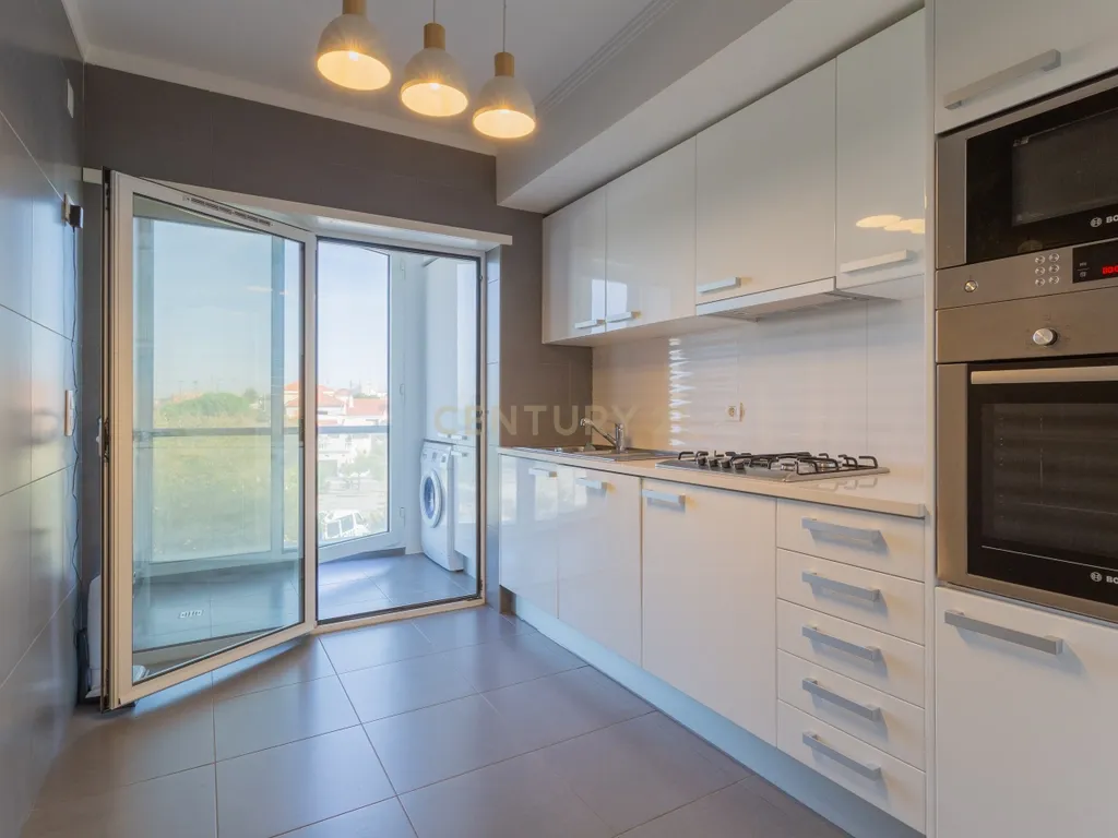 Apartamento como Novo, para arrendamento, na Caparica, Almada - Image 13