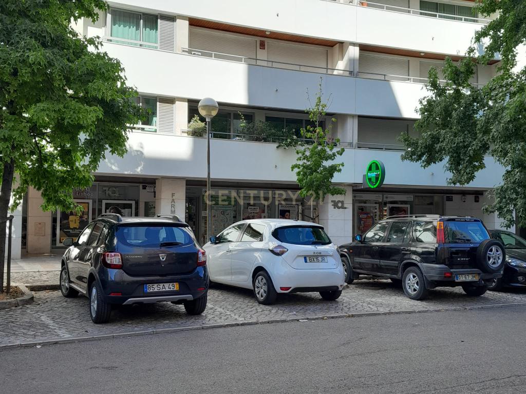 Fantástico T2 com Terraço e estacionamento, frente ao Parque das Conchas - Image 46