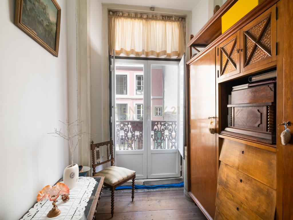 Apartamento T4+2 com logradouro de 187,75 m² na Estrela - Image 11