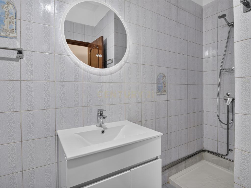 T3+1 com Garagem Fechada e Elevador | Lomar – Braga - Image 15