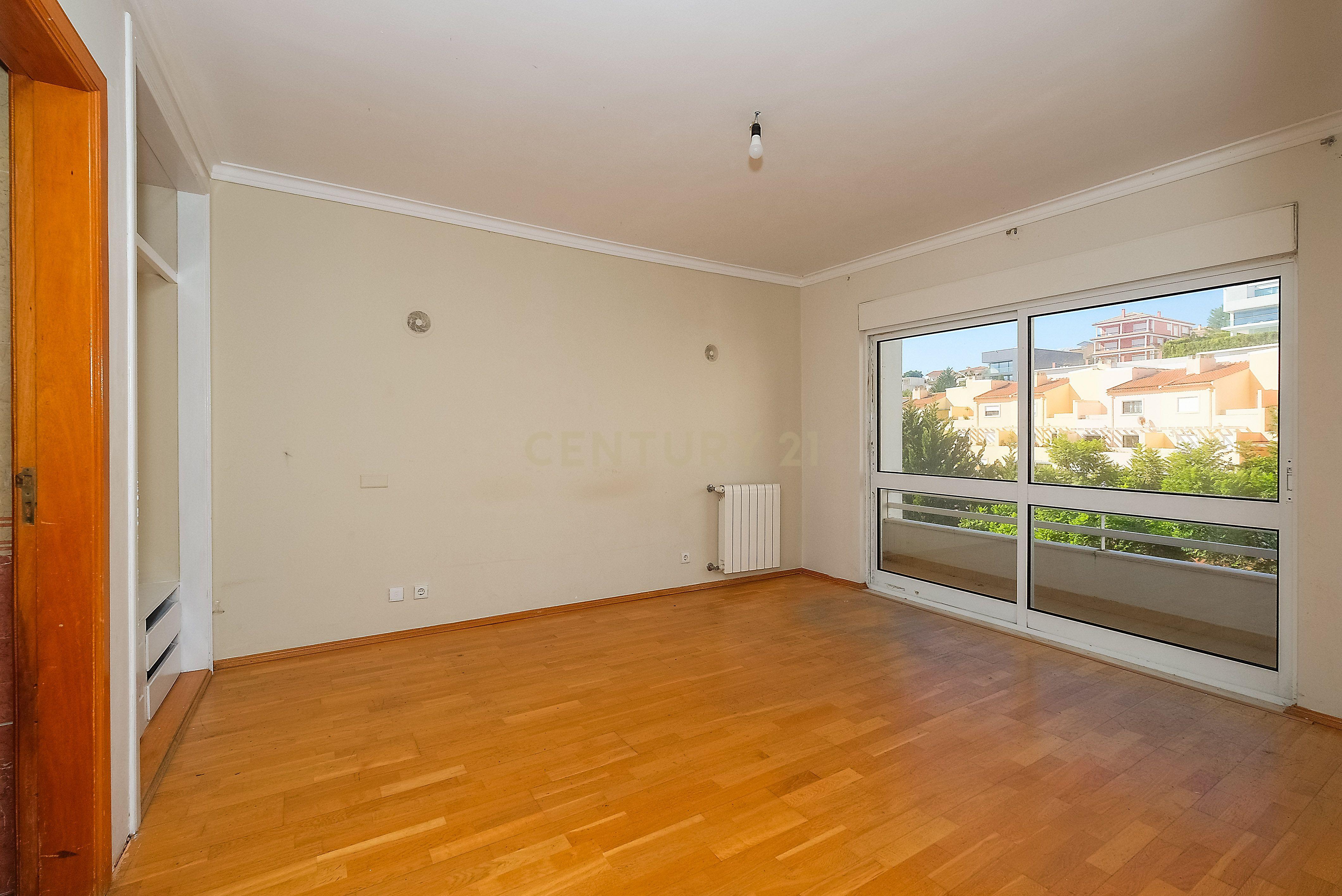 Fotografia 6 de Apartamento T3 luminoso na Parede com varandas, garagem e arrecadação