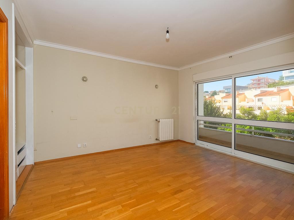 Apartamento T3 luminoso na Parede com varandas, garagem e arrecadação - Image 6
