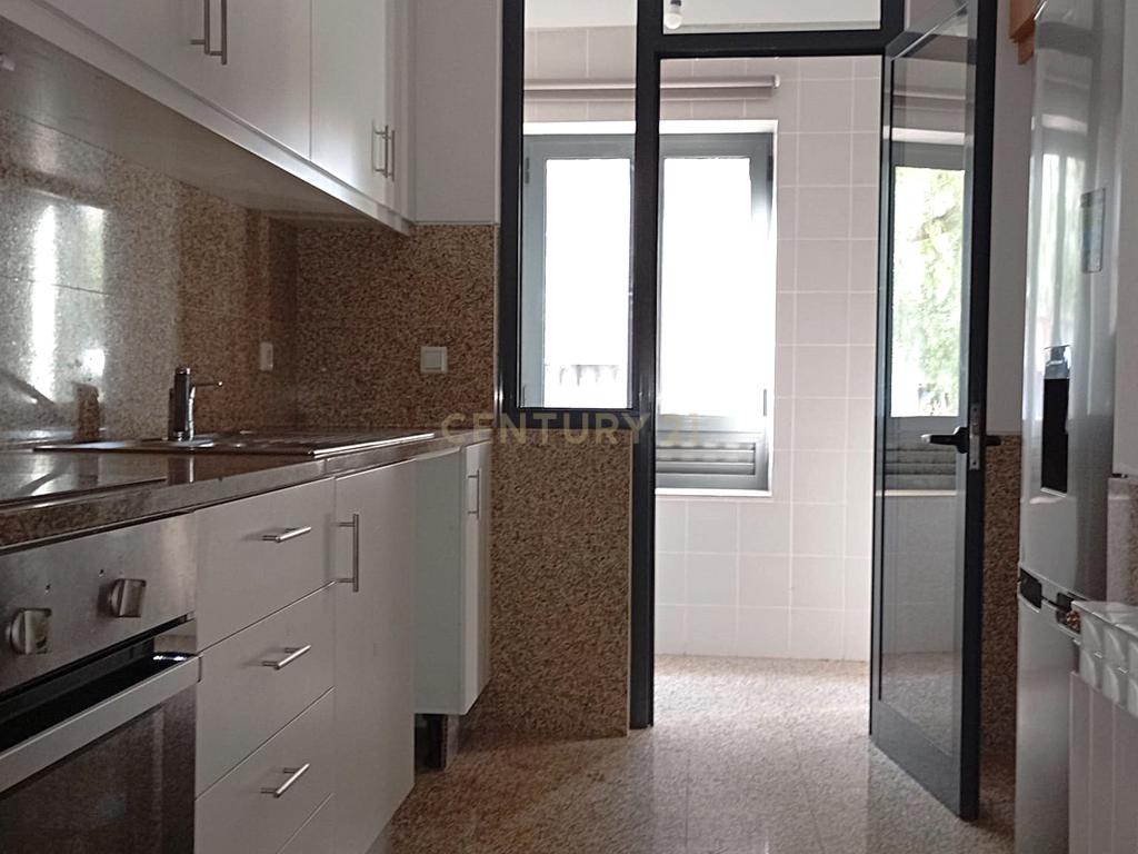 T2 no Empreendimento da Quinta da Seara - Image 4