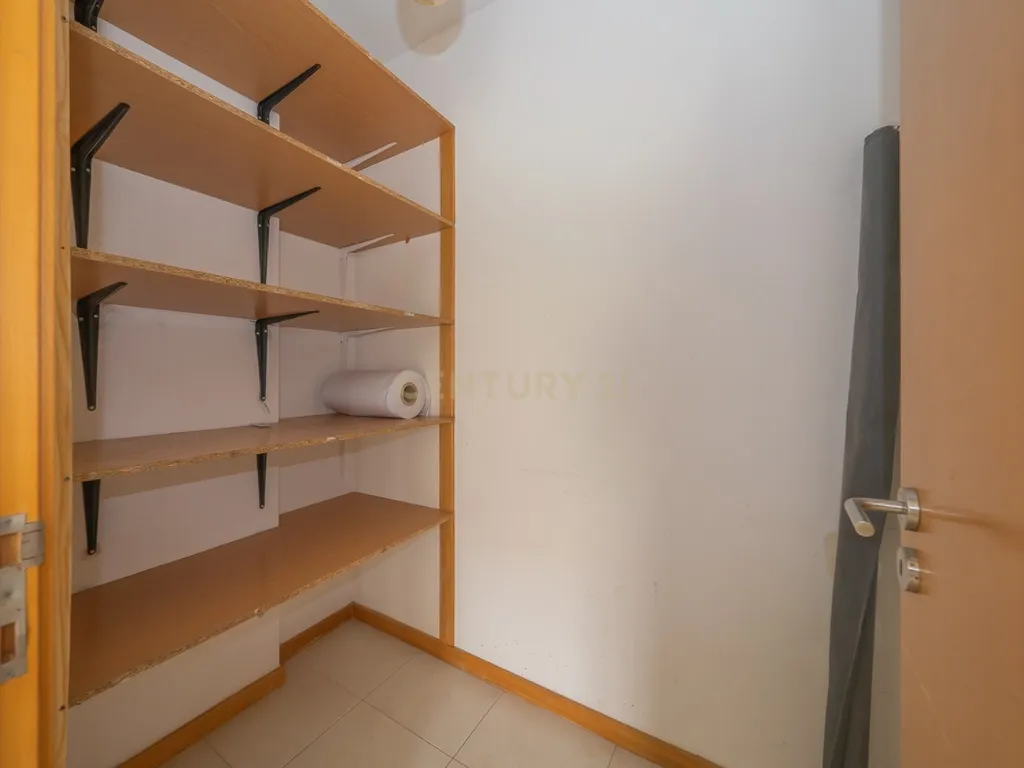 Apartamento T3 com Duas Varandas, Garagem Box e Lugar de estacionamento na Vila Serena, Pinhal Novo - Image 47