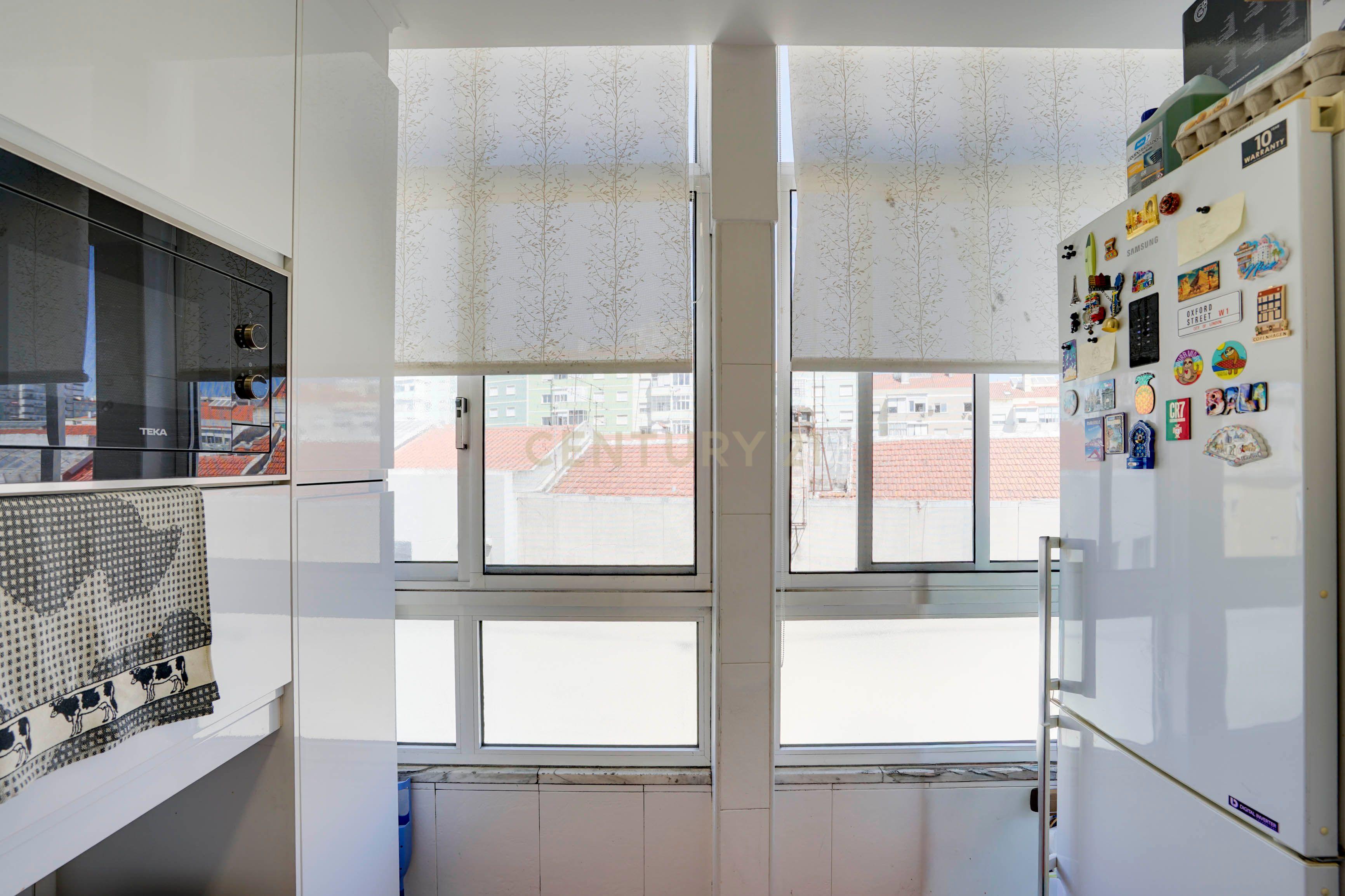 Fotografia 6 de Apartamento T2 em Odivelas, perto de Metro e serviços, Lisboa