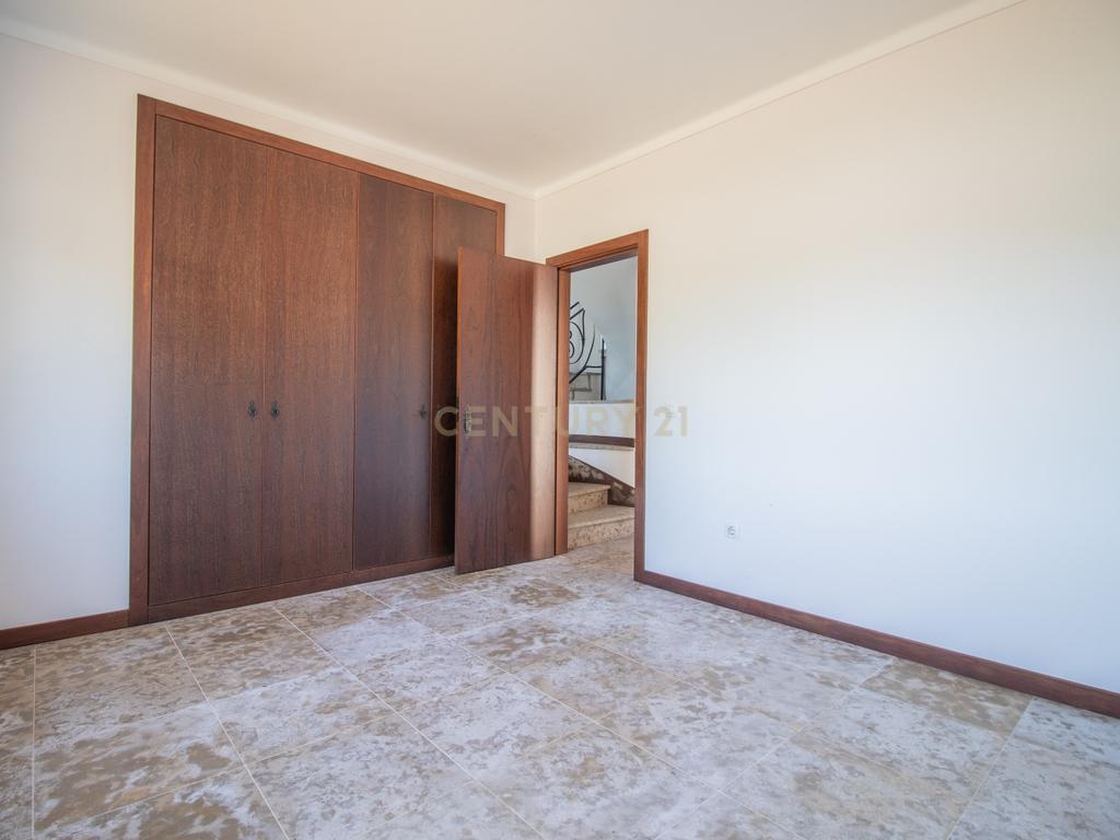 Moradia T3 isolada em Rua Neves, Borda do Campo, Paião. - Image 35