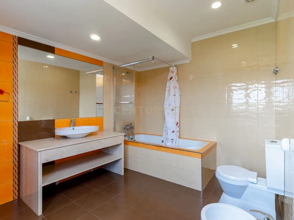 Moradia T4 com Piscina | 426 m² de Construção e Lote de 1.000 m² | Arruda dos Vinhos - Image 35