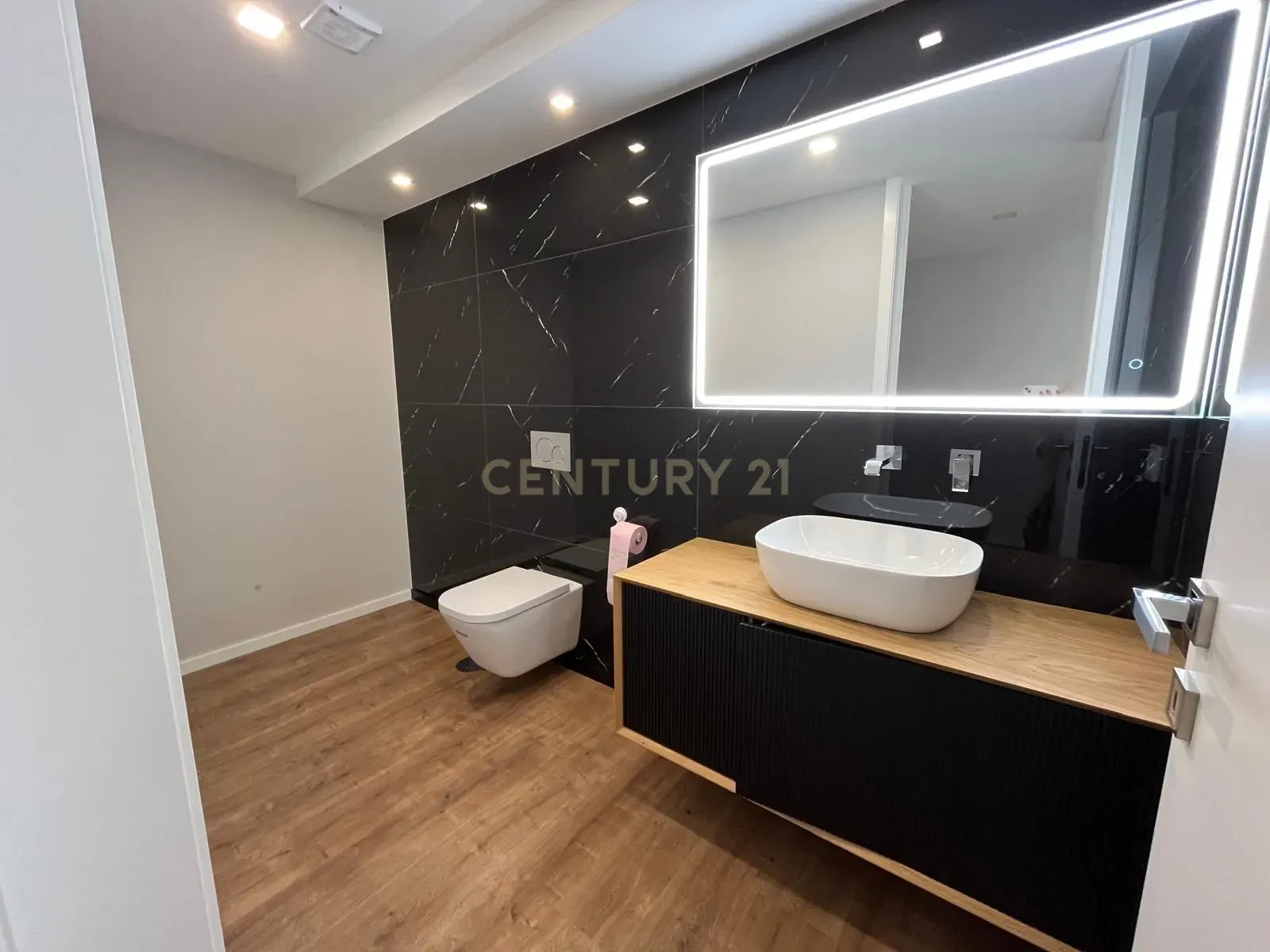Luxuosa Moradia T4 com piscina em Mancelos, Amarante - Image 4